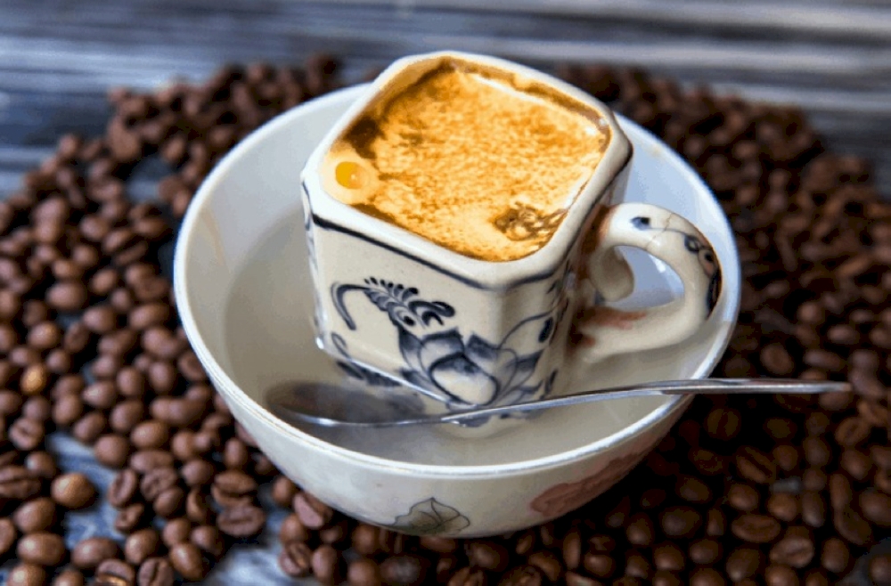 エッグコーヒーはハノイ料理の中でも独特の特徴を持ち、誰にでも忘れられない印象を残します